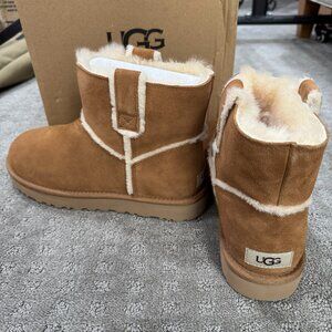 Women's Ugg Classic Mini Spill Seam Size 10